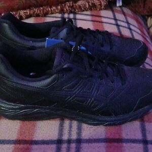 Black Athletic Sneakers